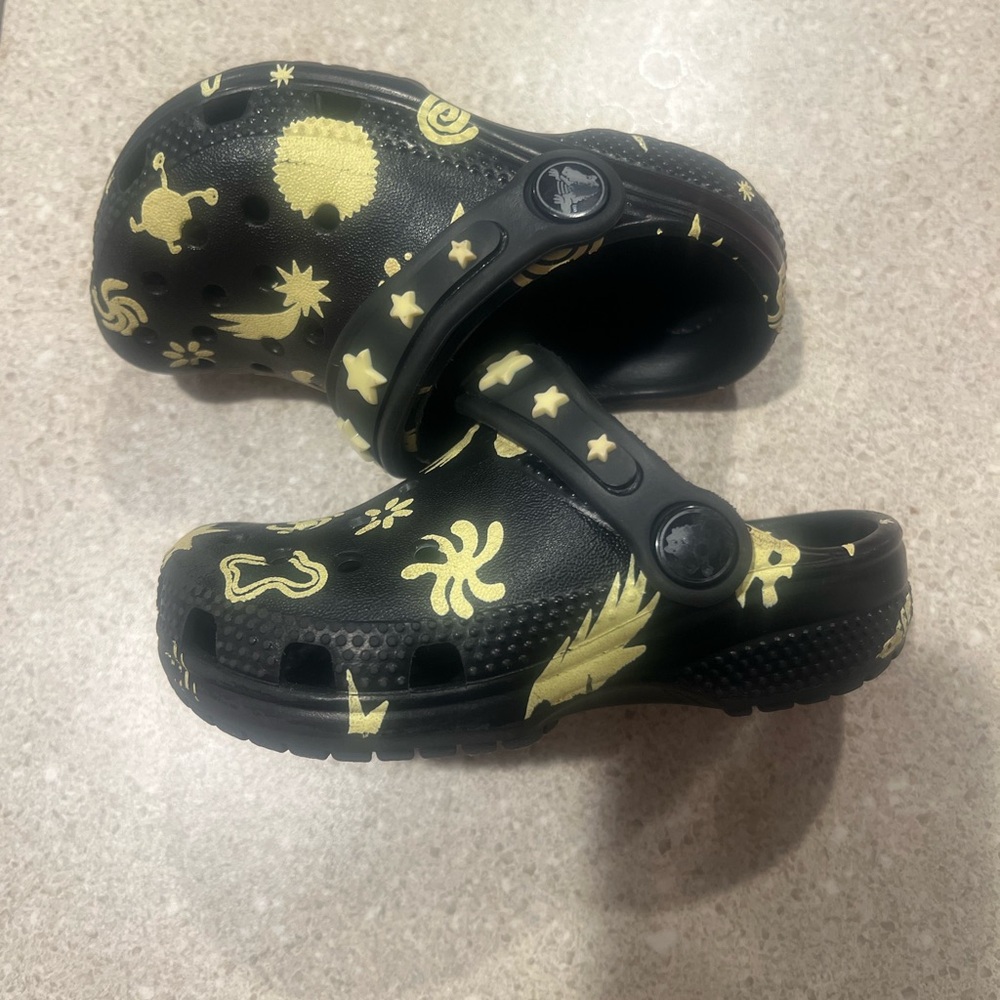 Kids Black and Yellow Clogs
